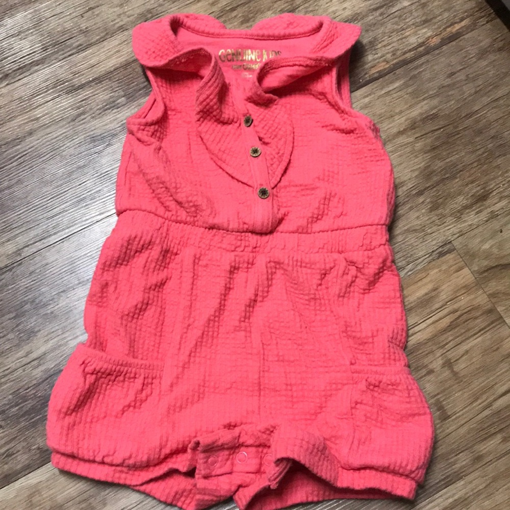 Adorable 3T toddler short romper.